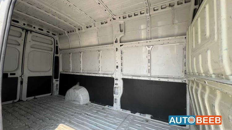 Minivan Peugeot 2023