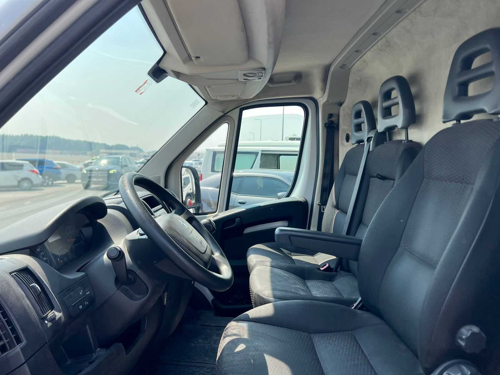 Minivan Peugeot 2023