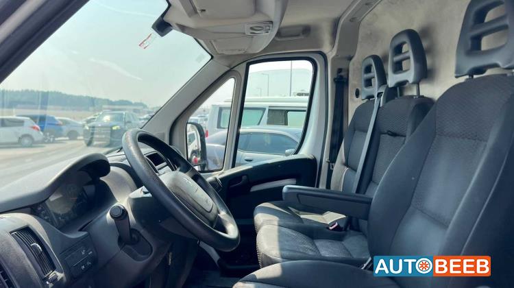 Minivan Peugeot 2023