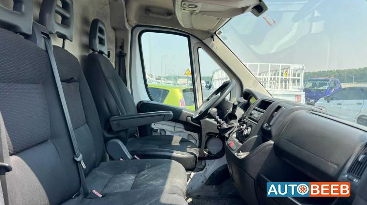 Minivan Peugeot 2023