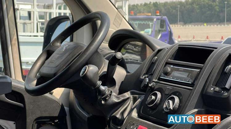 Minivan Peugeot 2023