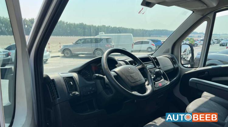 Minivan Peugeot 2023