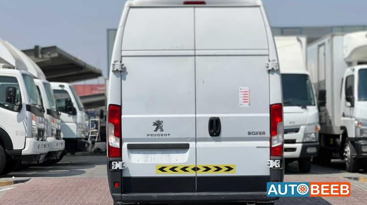 Minivan Peugeot 2023