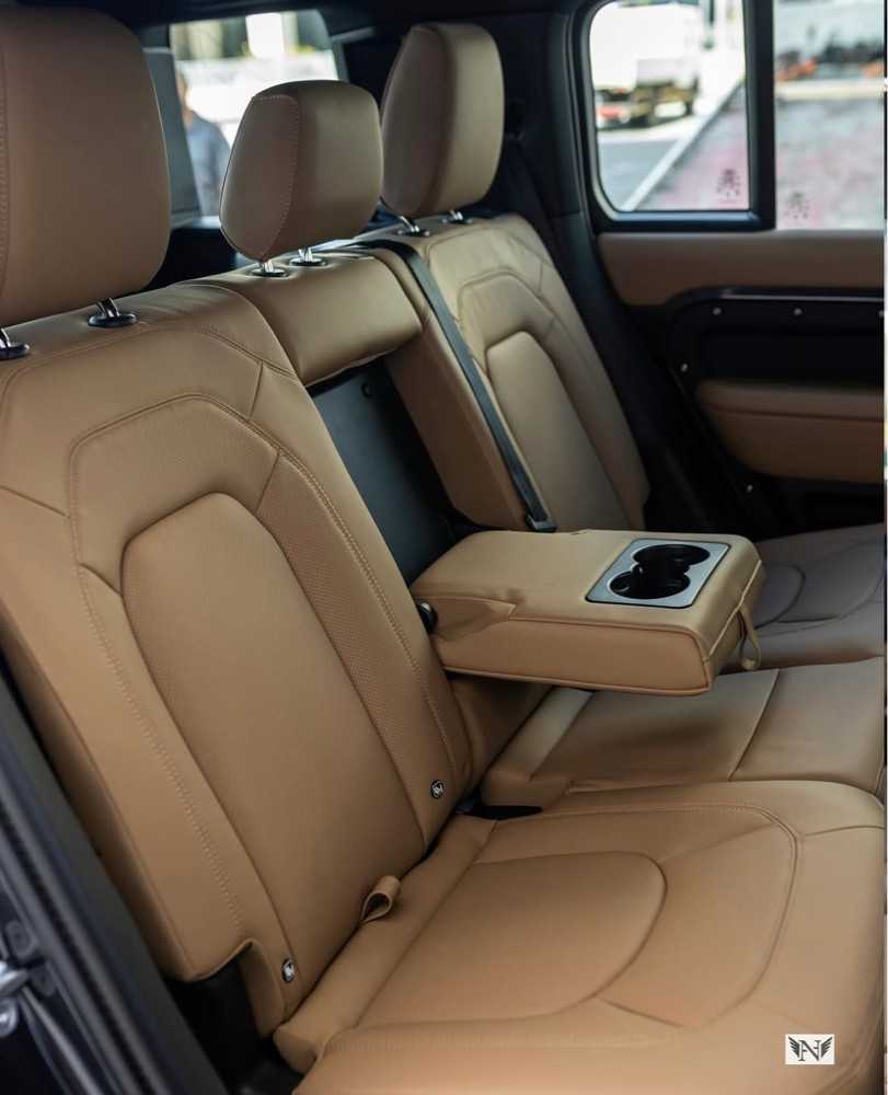 Land Rover Defender 2026