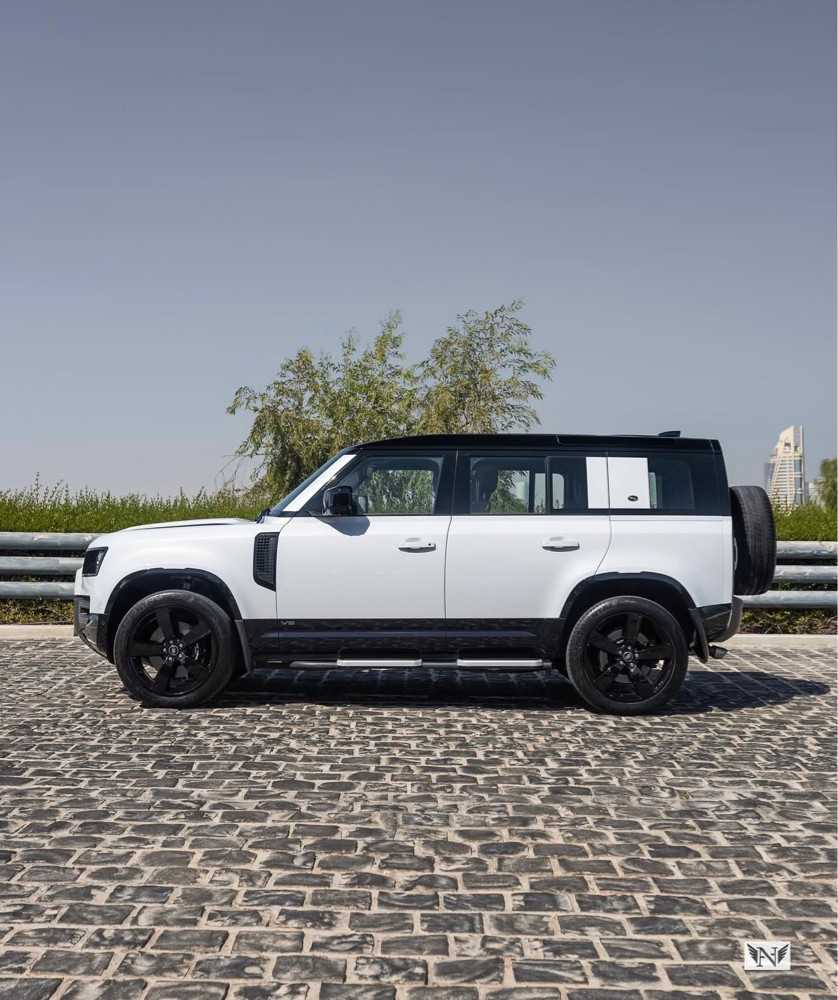 Land Rover Defender 2023