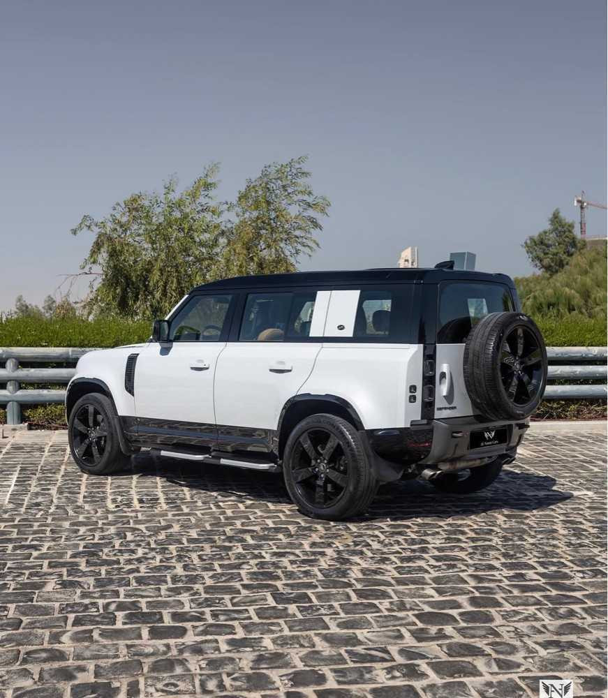 Land Rover Defender 2023