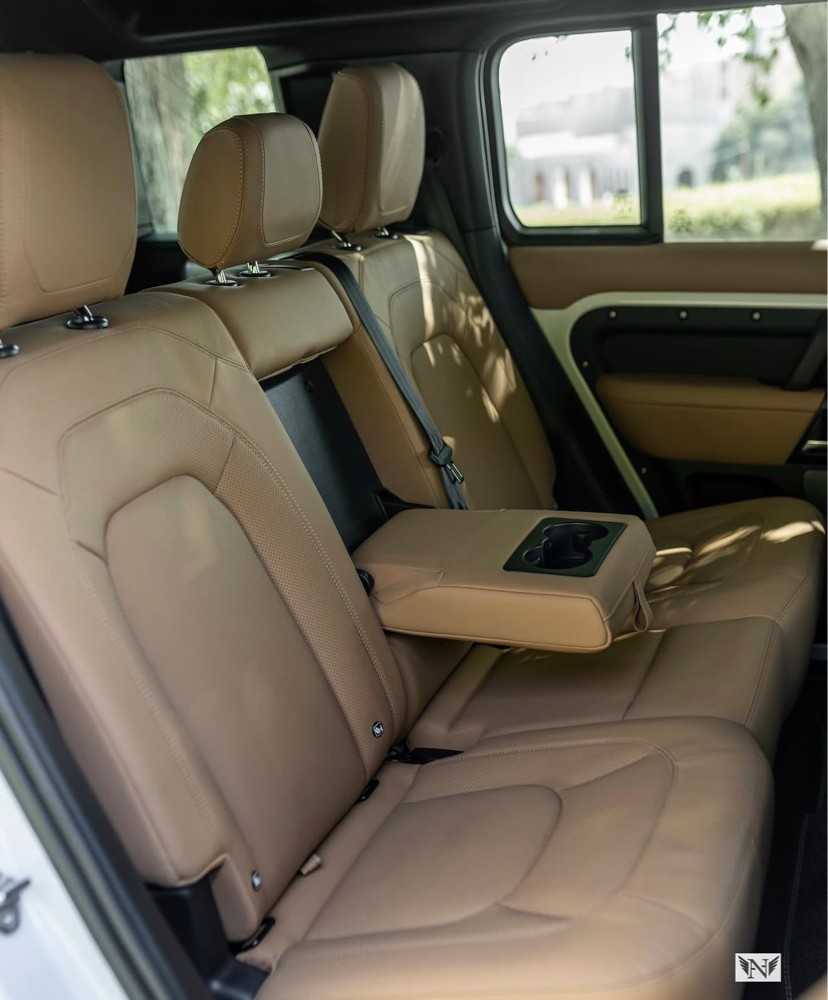 Land Rover Defender 2023