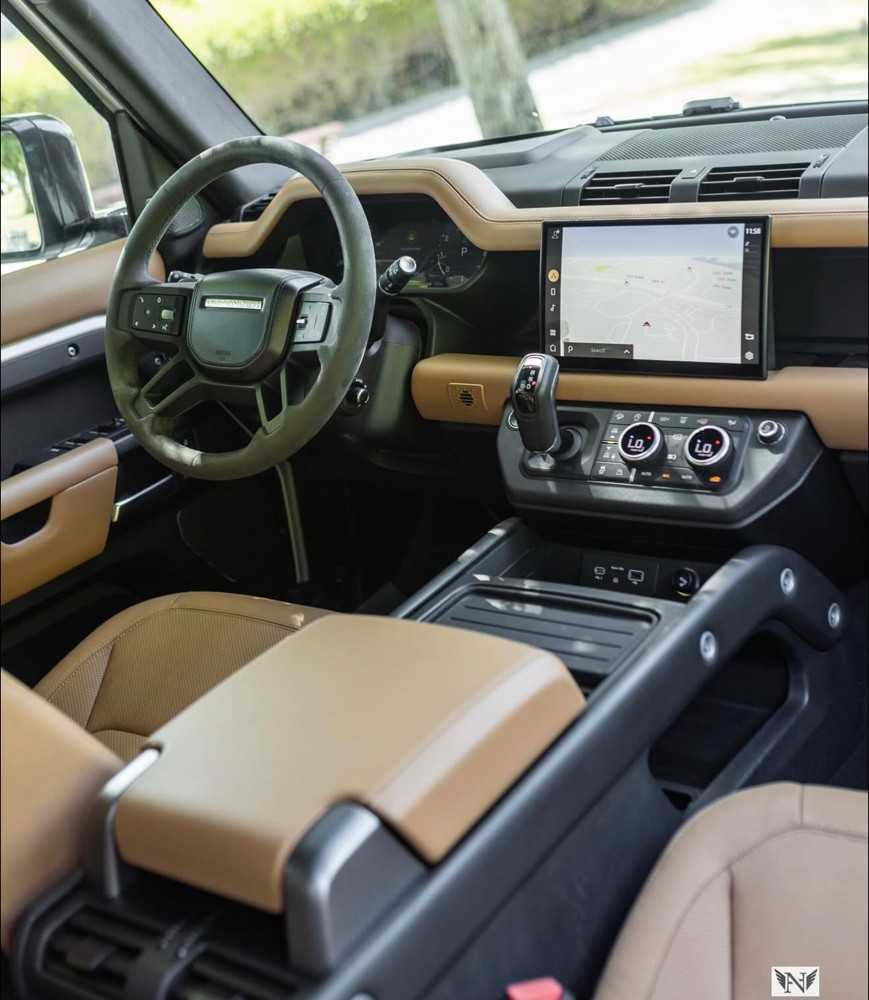 Land Rover Defender 2023
