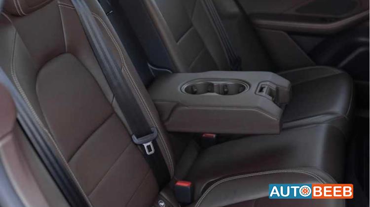 بورش ماكان 2024