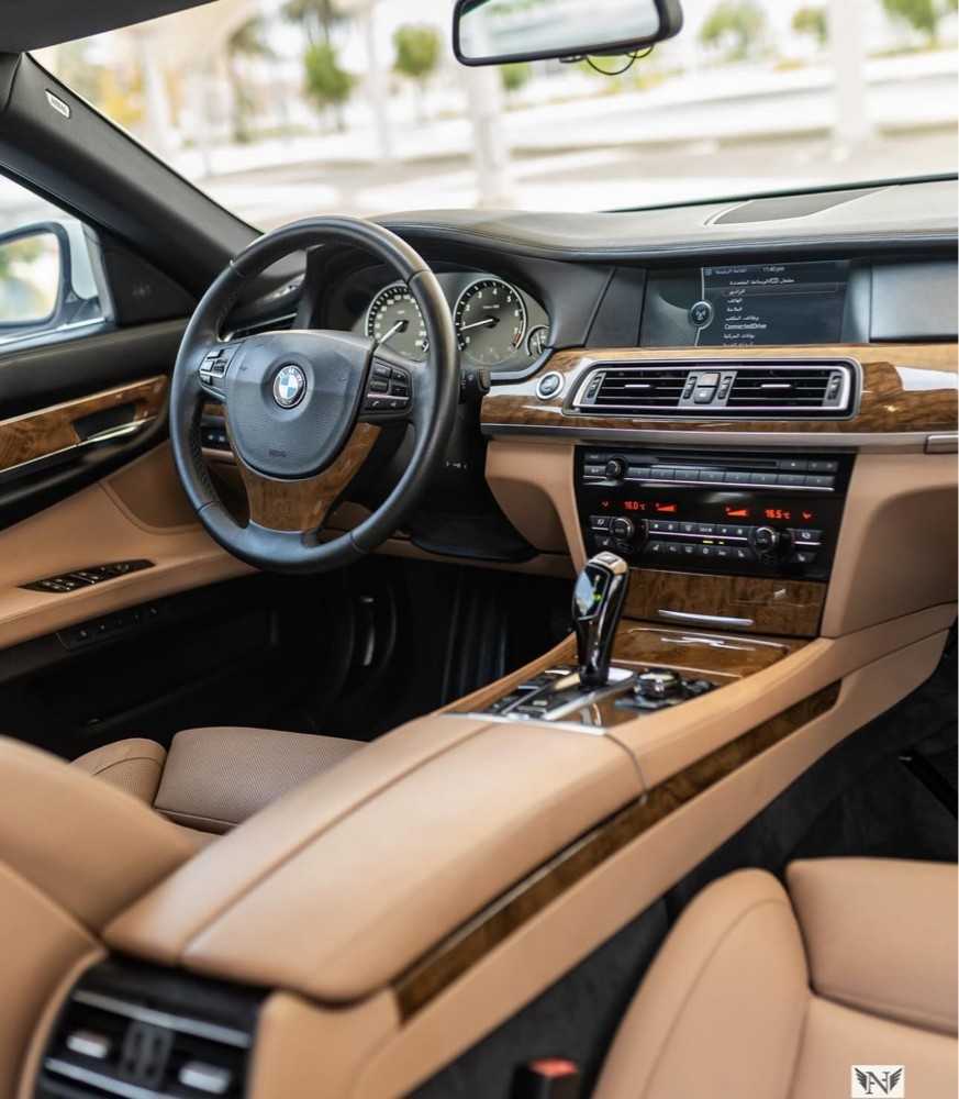 بي ام دبليو 750i 2012