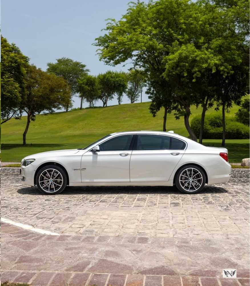 بي ام دبليو 750i 2012