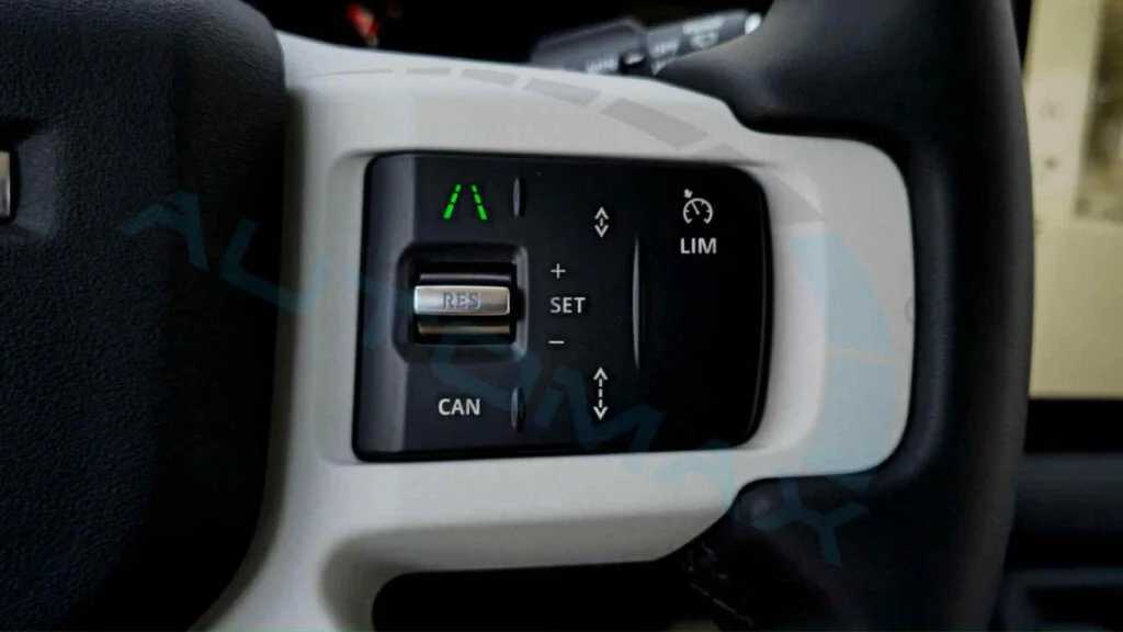 Land Rover Defender 2025