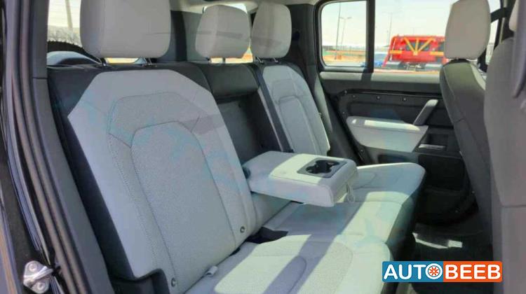 Land Rover Defender 2025