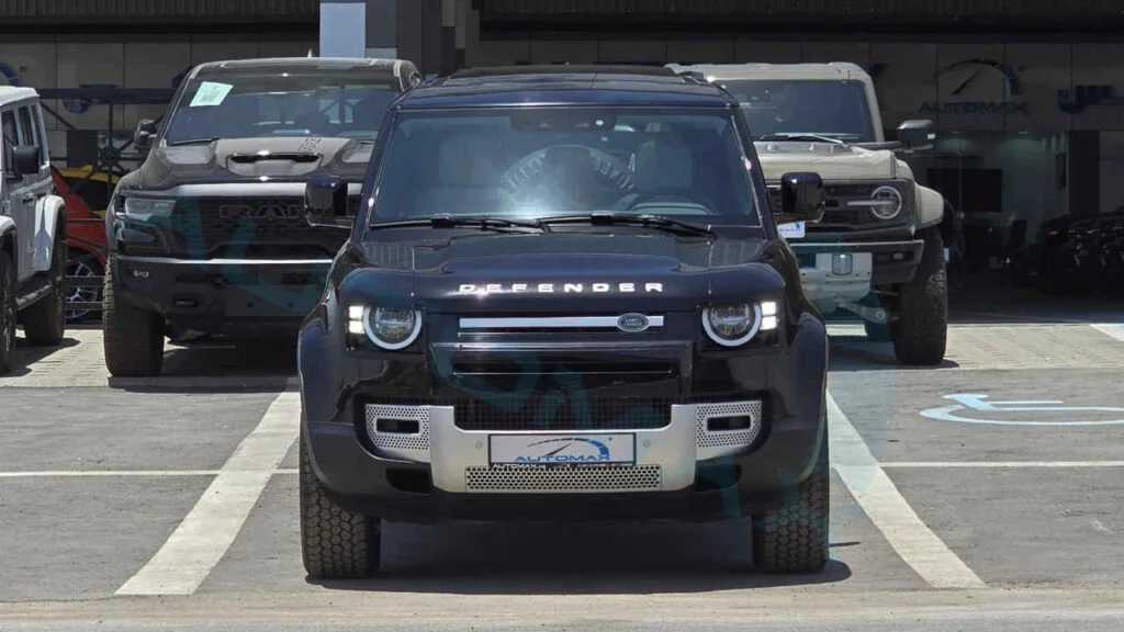 Land Rover Defender 2025