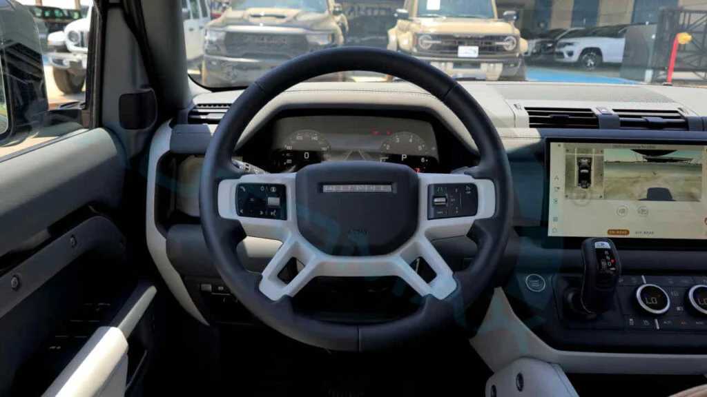 Land Rover Defender 2025