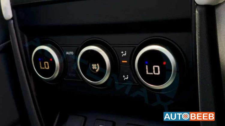 Land Rover Defender 2025