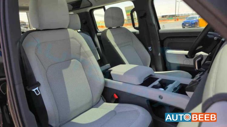 Land Rover Defender 2025