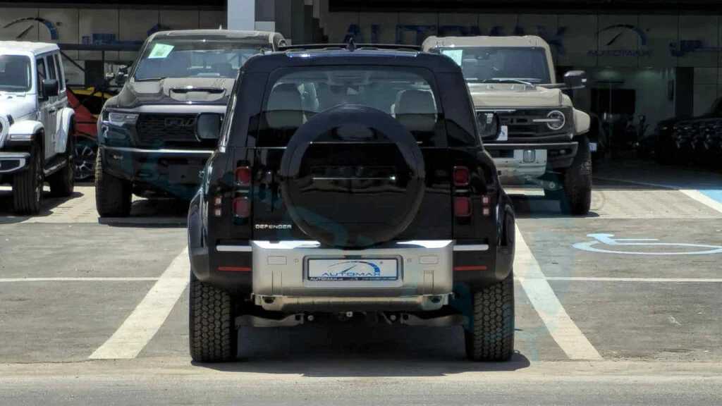 Land Rover Defender 2025