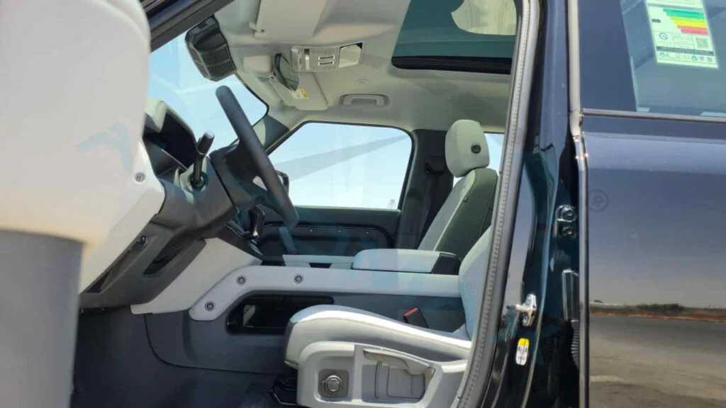 Land Rover Defender 2025