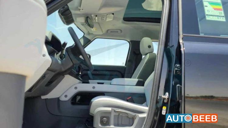 Land Rover Defender 2025