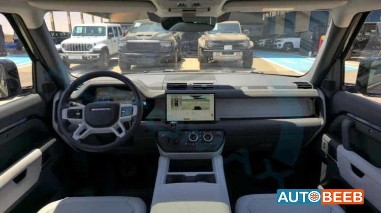 Land Rover Defender 2025