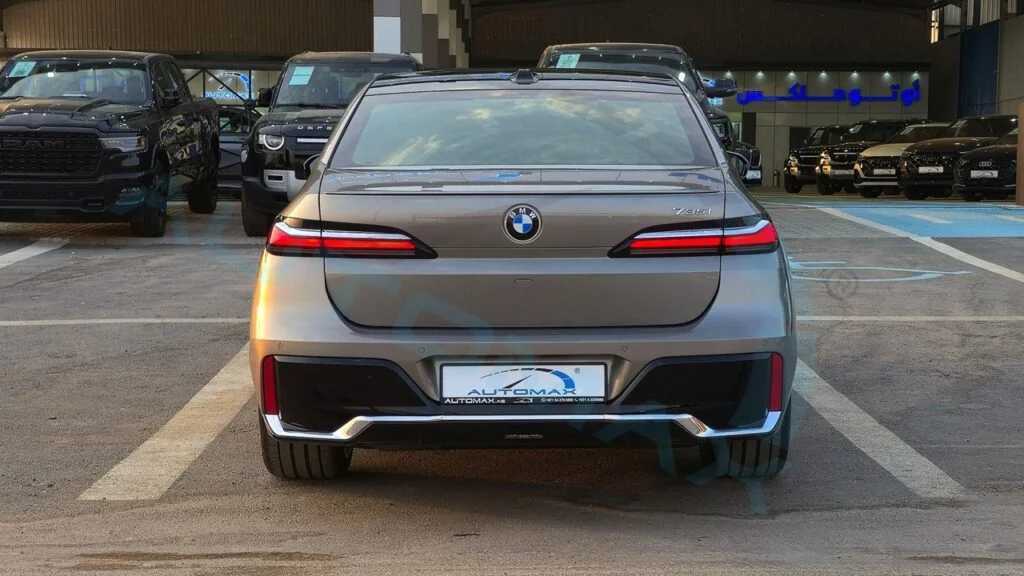 بي ام دبليو 735 2026