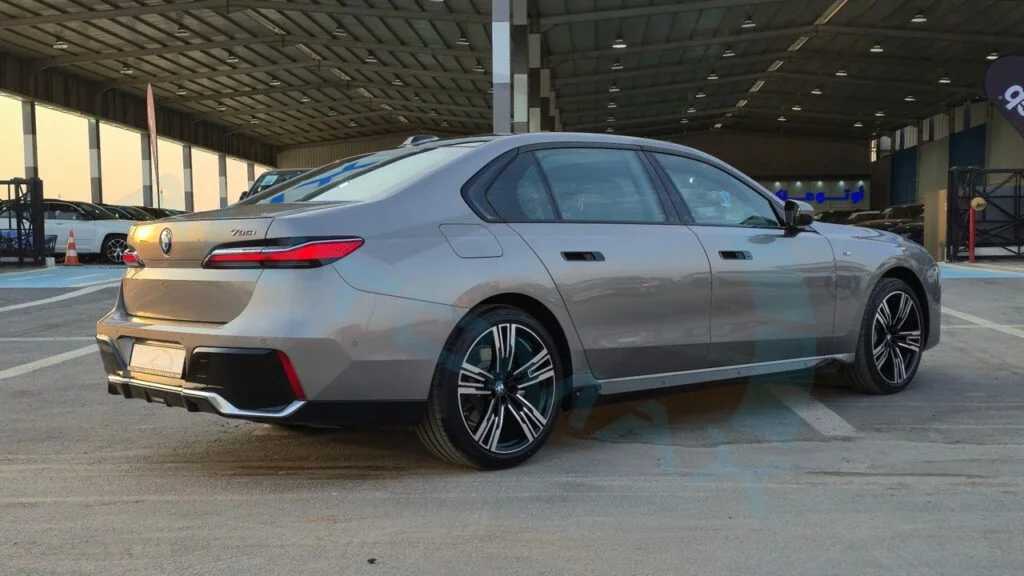 بي ام دبليو 735 2026