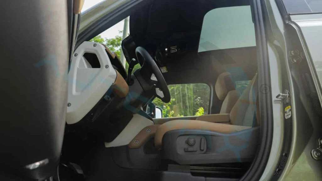 Land Rover Defender 2025