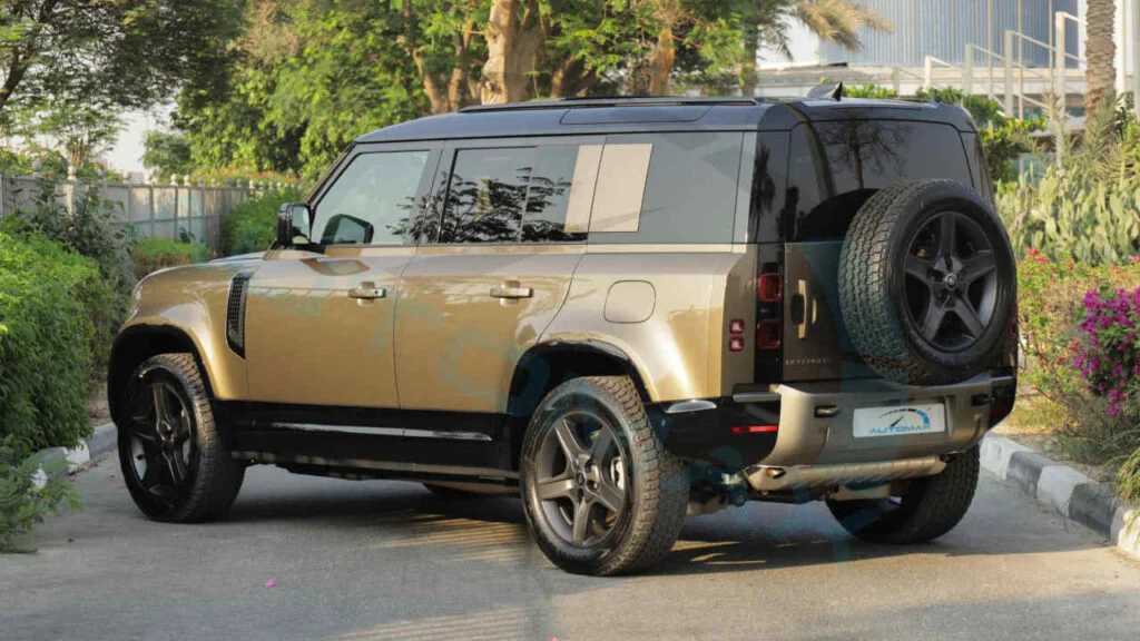 Land Rover Defender 2025