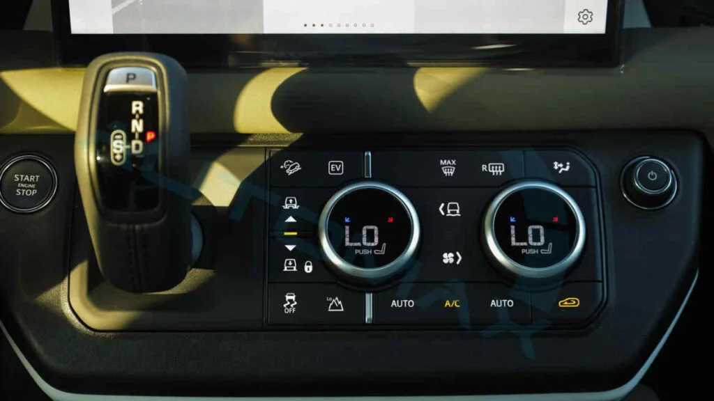 Land Rover Defender 2025