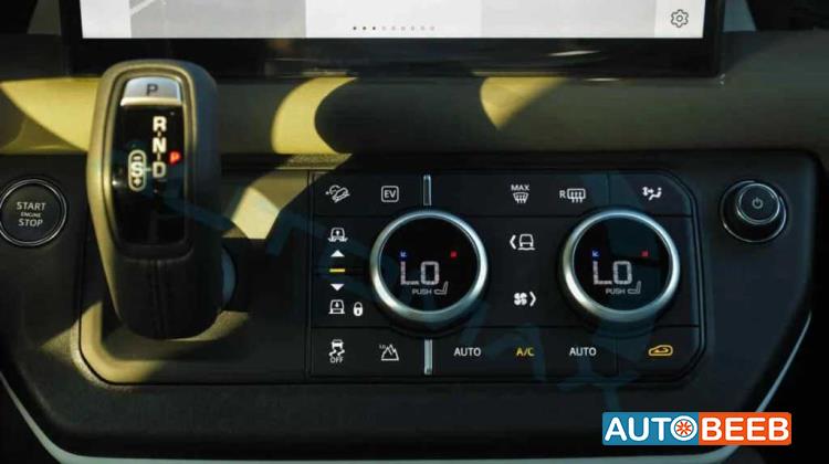 Land Rover Defender 2025