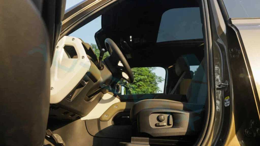 Land Rover Defender 2025