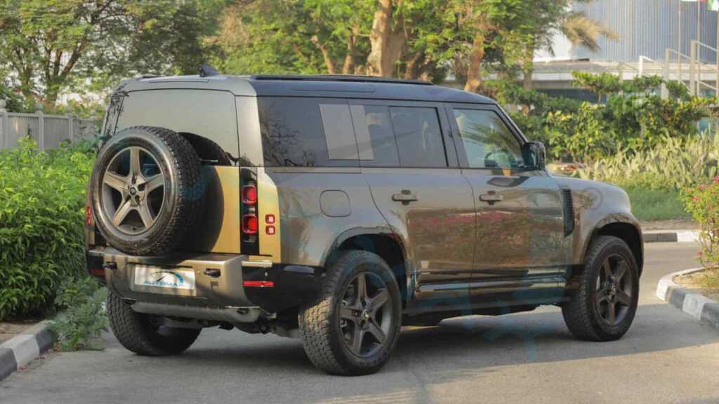 Land Rover Defender 2025