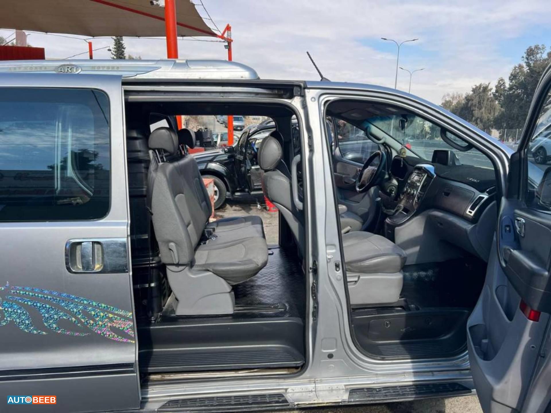 Minibus Hyundai 2012