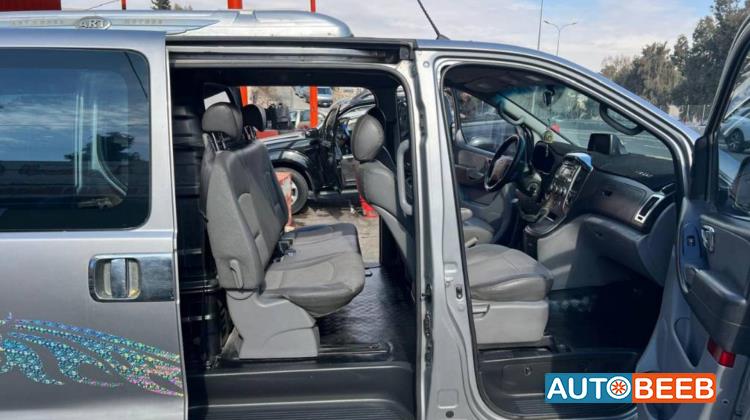 Minibus Hyundai 2012