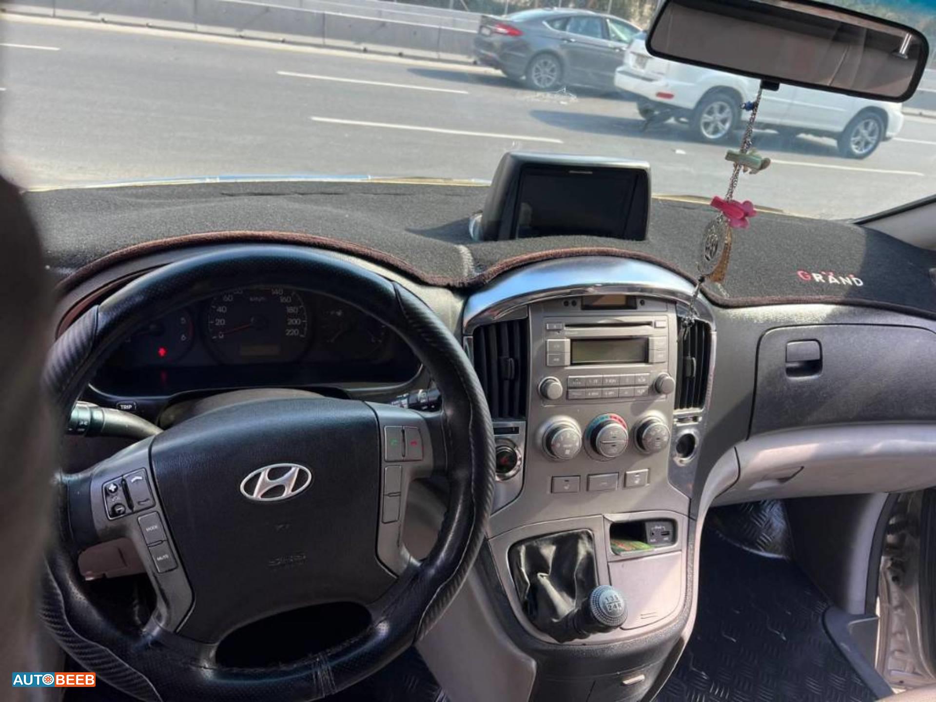 Minibus Hyundai 2012