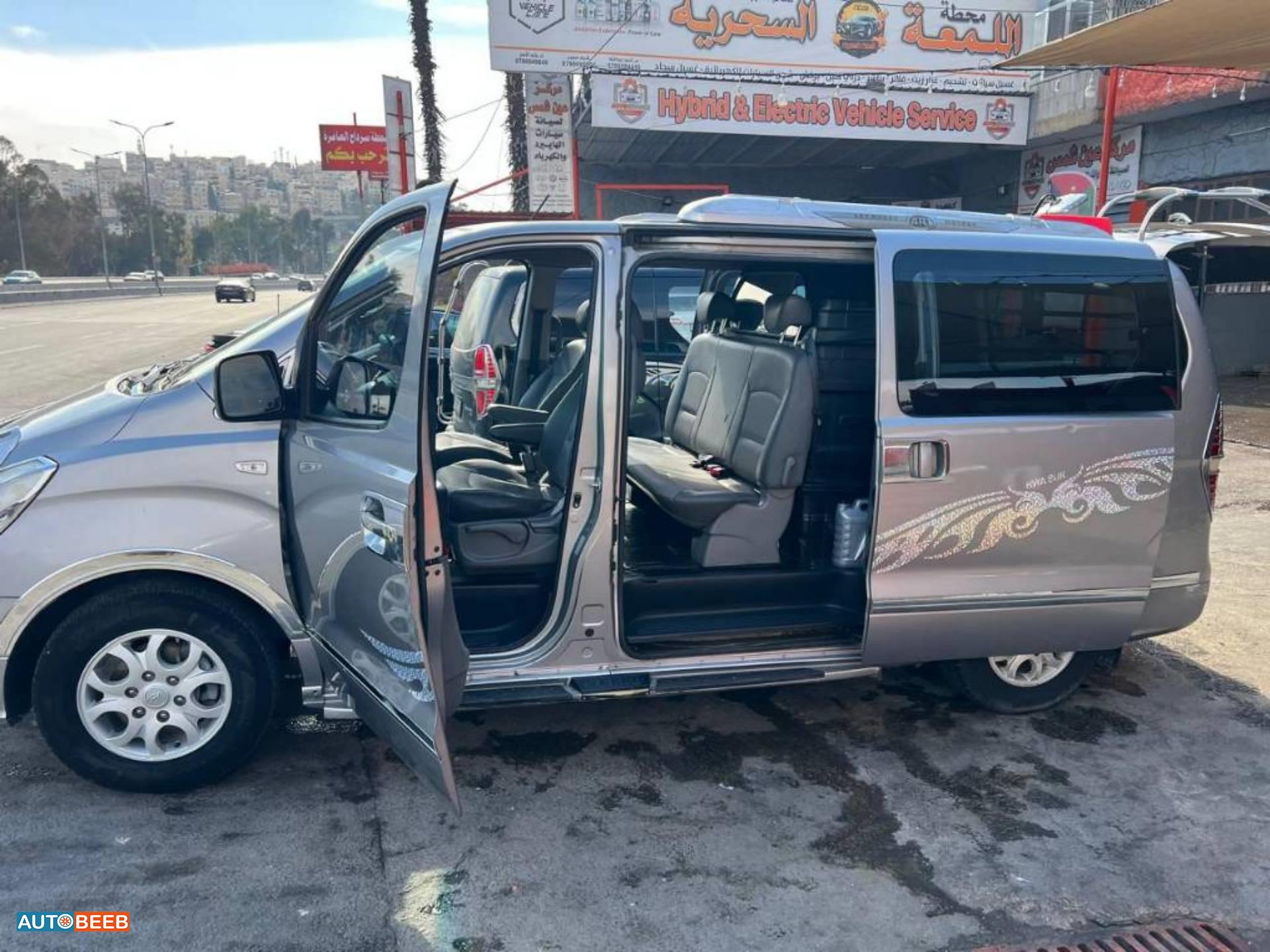 Minibus Hyundai 2012