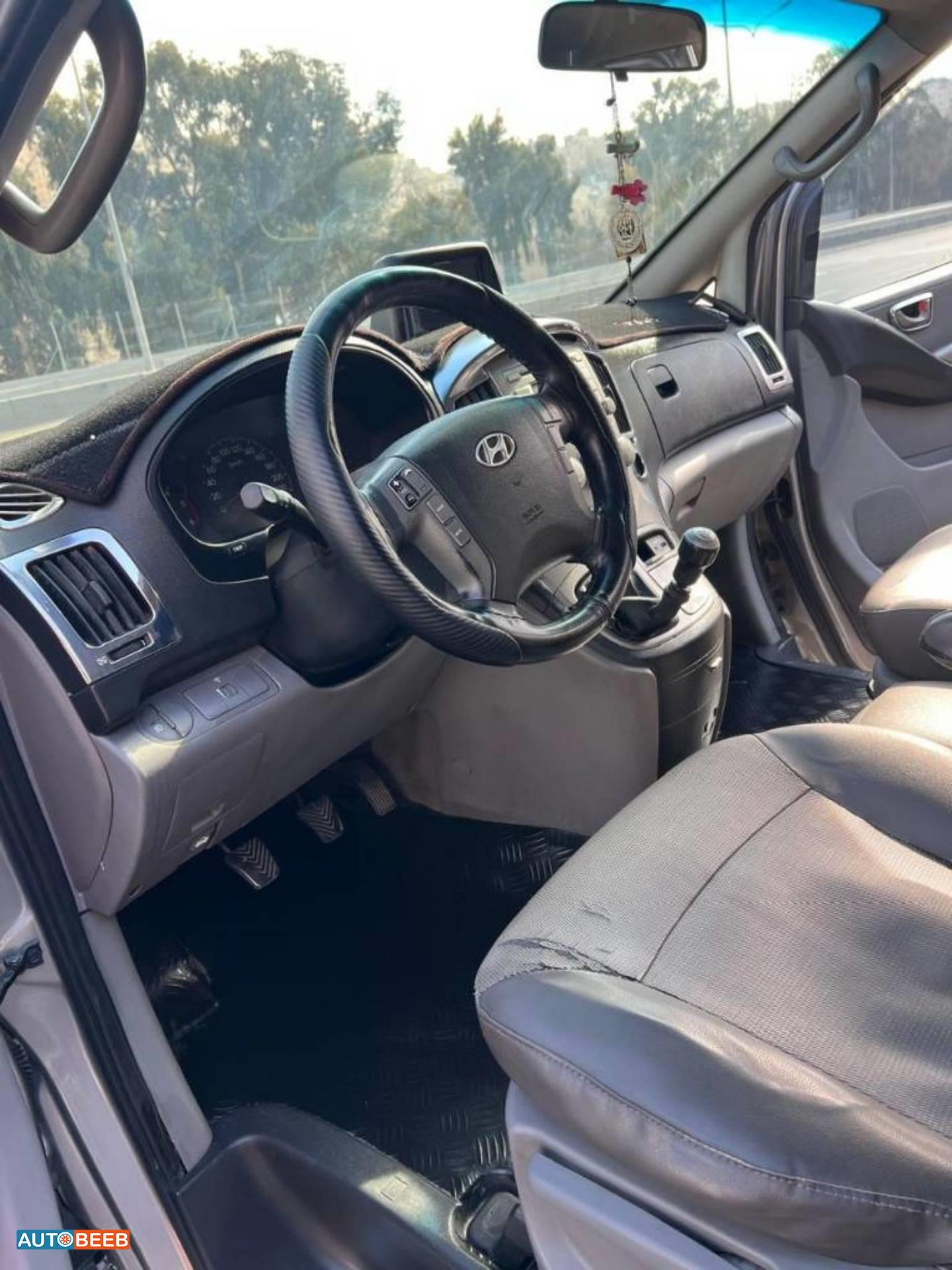 Minibus Hyundai 2012