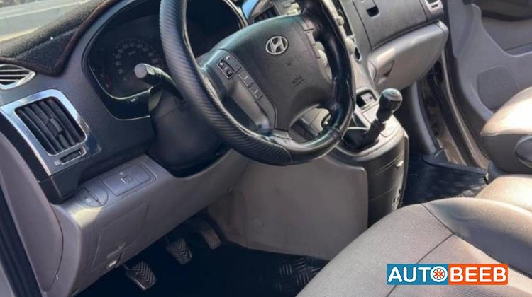 Minibus Hyundai 2012