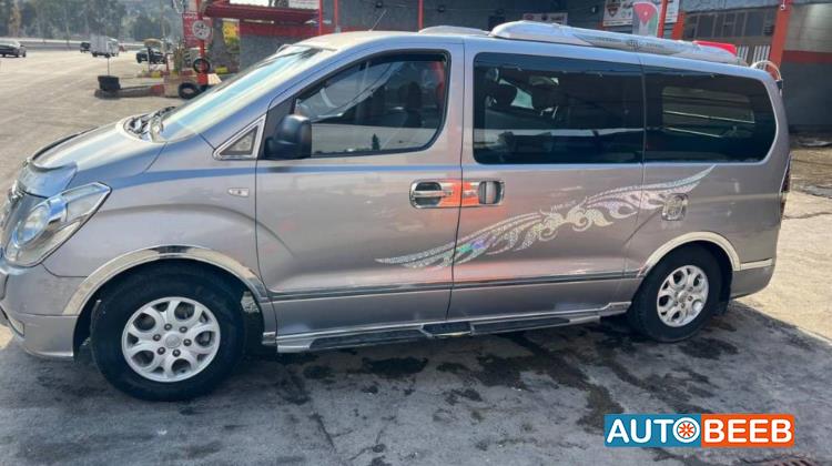 Minibus Hyundai 2012