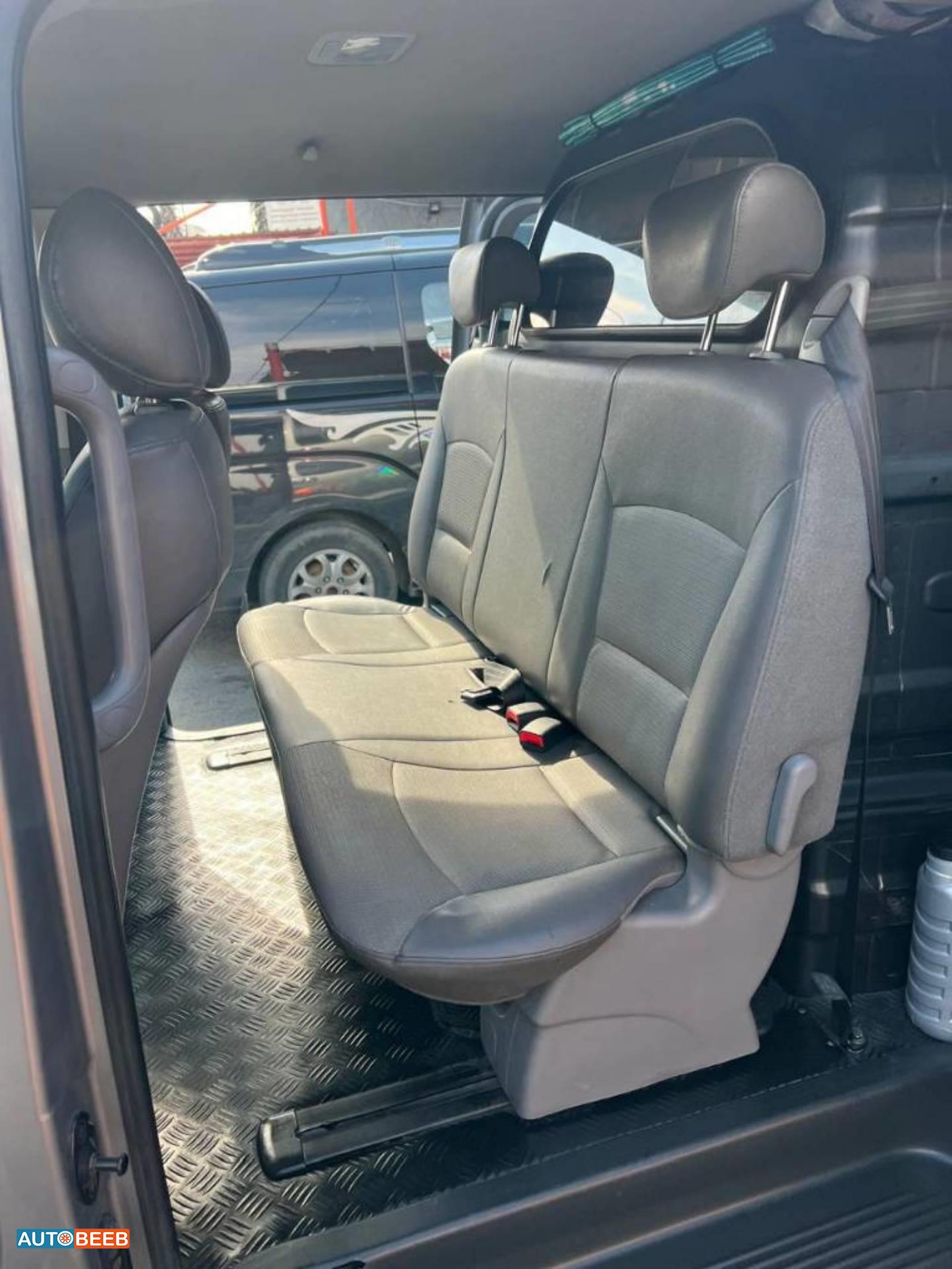 Minibus Hyundai 2012