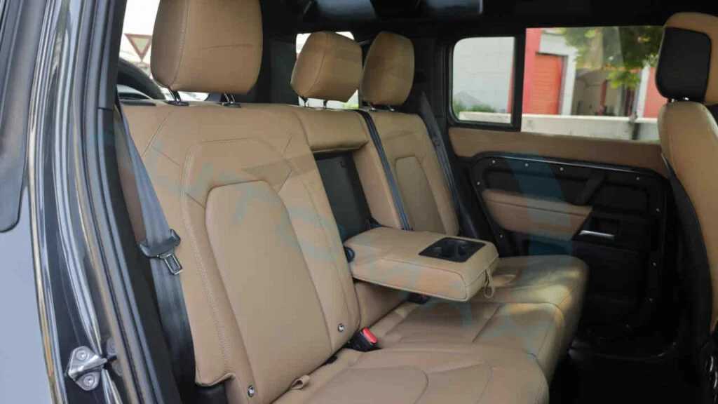 Land Rover Defender 2025