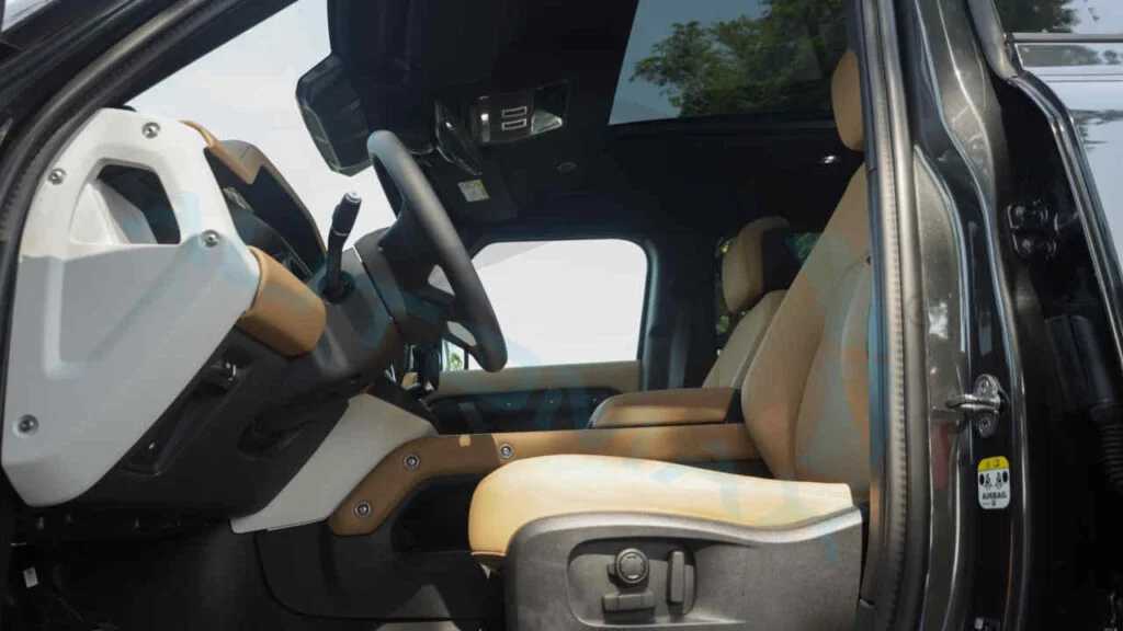 Land Rover Defender 2025