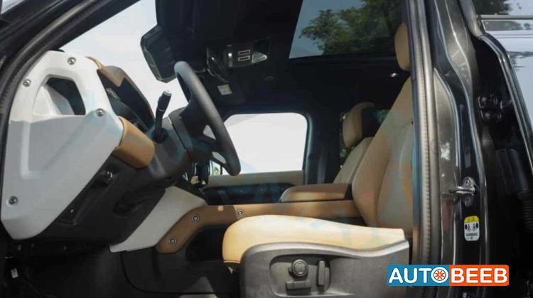 Land Rover Defender 2025