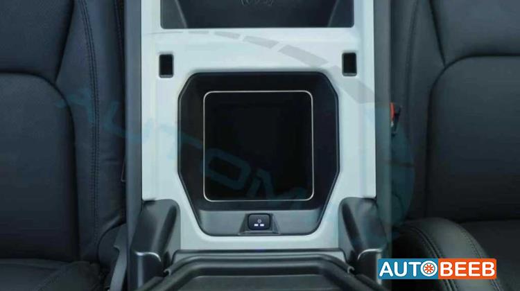 Land Rover Defender 2025