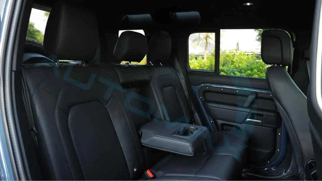 Land Rover Defender 2025