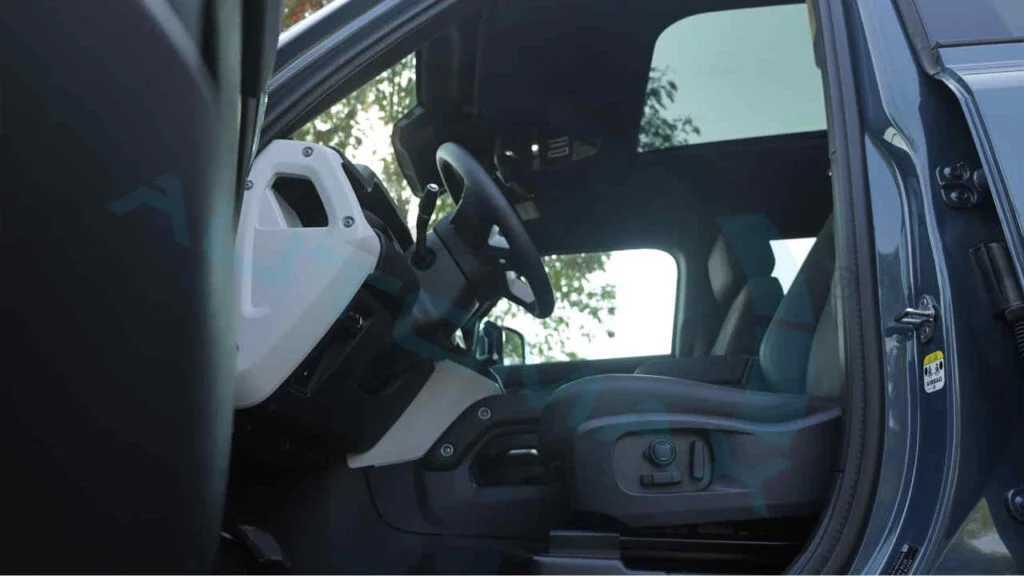 Land Rover Defender 2025