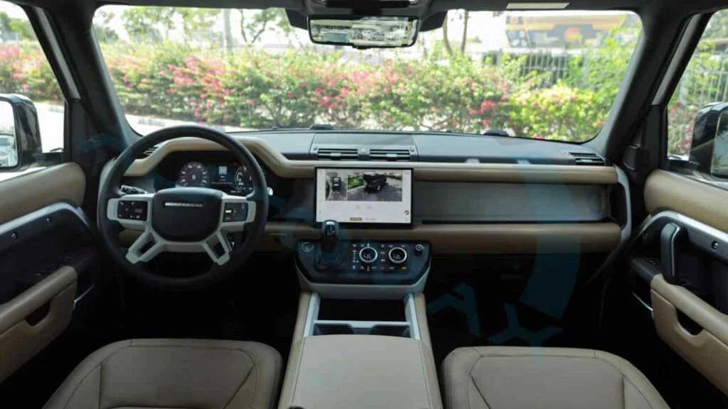 لاندروفر ديفندر 2025