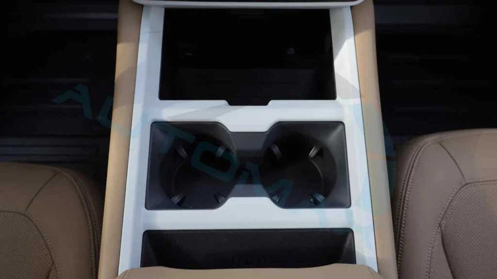 لاندروفر ديفندر 2025