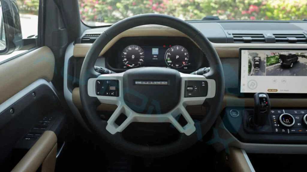 لاندروفر ديفندر 2025